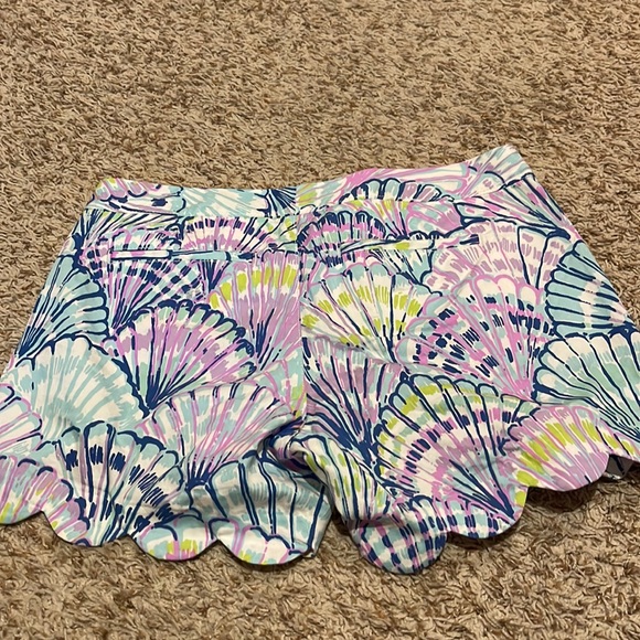 Lilly Pulitzer She’ll Print shorts 🐚💜 Size 4 - Picture 2 of 5